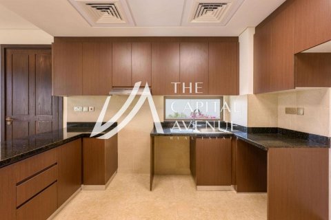 Villa in Khalifa City, Abu Dhabi, UAE 4 bedrooms, 317 sq.m. № 605095 - photo 11
