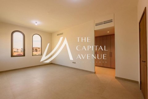 Villa in Khalifa City, Abu Dhabi, UAE 4 bedrooms, 317 sq.m. № 605095 - photo 6