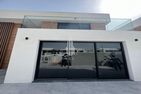 Villa on the Saadiyat Island, Abu Dhabi, UAE 4 bedrooms, 538.6 sq.m. № 577293 - photo 27