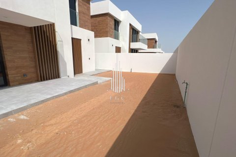 Villa on the Saadiyat Island, Abu Dhabi, UAE 4 bedrooms, 538.6 sq.m. № 577293 - photo 28