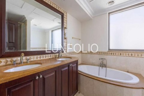Attico in vendita a Jumeirah Beach Residence, Dubai, EAU 4 camere da letto, 540 mq. № 627759 - foto 19