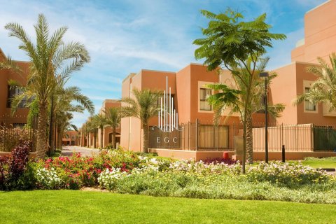 Villa in Abu Dhabi Gate City, UAE 4 bedrooms, 326.9 sq.m. № 550372 - photo 13