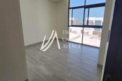 Vila di Abu Dhabi, UAE 4 bilik tidur, 703 meter persegi № 605036 - foto 3