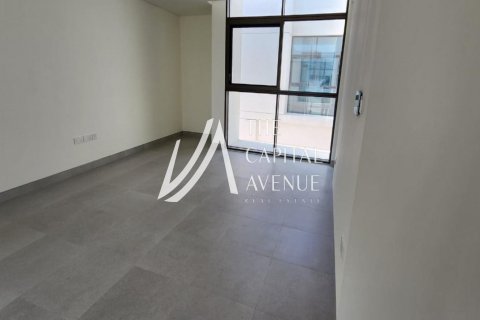 Vila di Abu Dhabi, UAE 4 bilik tidur, 703 meter persegi № 605036 - foto 4