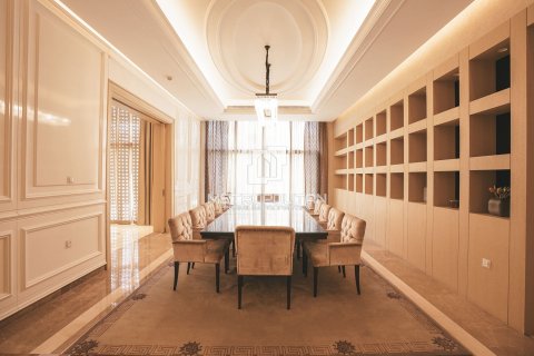 Villa in Emirates Hills, Dubai, UAE 7 bedrooms, 1750 sq.m. № 592439 - photo 7