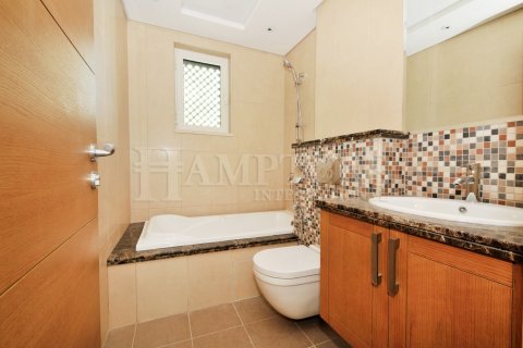 Villa in Jumeirah Park, Dubai, UAE 3 bedrooms, 679.95705700 sq.m. № 597522 - photo 6