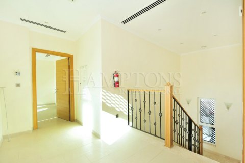 Villa in Jumeirah Park, Dubai, UAE 3 bedrooms, 679.95705700 sq.m. № 597522 - photo 14
