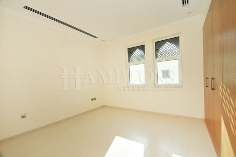 Villa in Jumeirah Park, Dubai, UAE 3 bedrooms, 679.95705700 sq.m. № 597522 - photo 8