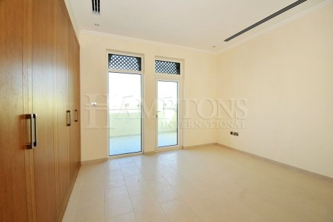 Villa in Jumeirah Park, Dubai, UAE 3 bedrooms, 679.95705700 sq.m. № 597522 - photo 10