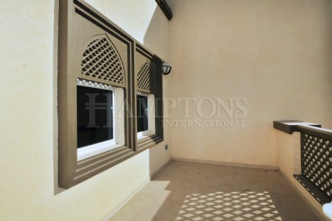 Villa in Jumeirah Park, Dubai, UAE 3 bedrooms, 679.95705700 sq.m. № 597522 - photo 4
