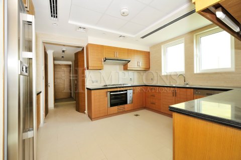 Villa in Jumeirah Park, Dubai, UAE 3 bedrooms, 679.95705700 sq.m. № 597522 - photo 15