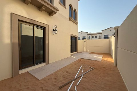 Townhouse in Khalifa City, Abu Dhabi, UAE 3 bedrooms, 149 sq.m. № 594477 - photo 15
