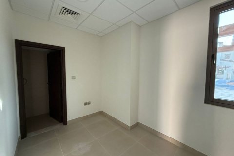 Townhouse in Khalifa City, Abu Dhabi, UAE 3 bedrooms, 149 sq.m. № 594477 - photo 13