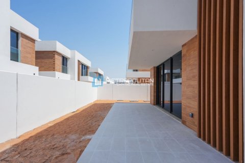 Commercial property on the Saadiyat Island, Abu Dhabi, UAE 4 bedrooms, 539 sq.m. № 594476 - photo 23