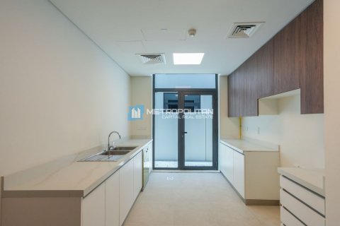 Commercial property on the Saadiyat Island, Abu Dhabi, UAE 4 bedrooms, 539 sq.m. № 594476 - photo 5