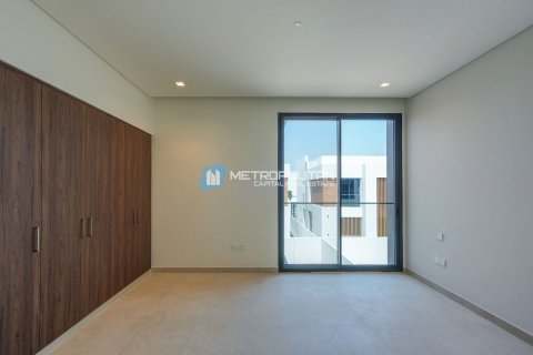Commercial property on the Saadiyat Island, Abu Dhabi, UAE 4 bedrooms, 539 sq.m. № 594476 - photo 14