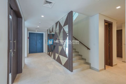 Commercial property on the Saadiyat Island, Abu Dhabi, UAE 4 bedrooms, 539 sq.m. № 594476 - photo 8