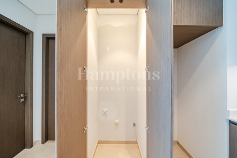 Apartment in Palm Jumeirah, Dubai, UAE 1 bedroom, 71.09959493 sq.m. № 589930 - photo 1