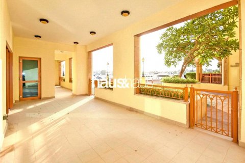 Apartment in Palm Jumeirah, Dubai, UAE 3 bedrooms, 256 sq.m. № 625972 - photo 2