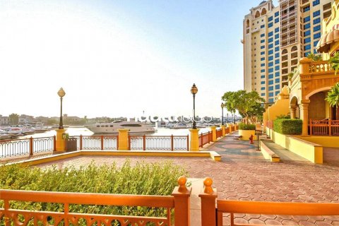 Apartment in Palm Jumeirah, Dubai, UAE 3 bedrooms, 256 sq.m. № 625972 - photo 1