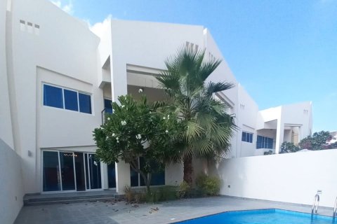 Εμπορικό ακίνητο σε Khalifa City, Abu Dhabi, ΗΑΕ 4 υπνοδωμάτια, 2090 τ.μ. Αρ. 594435 - φωτογραφία 1