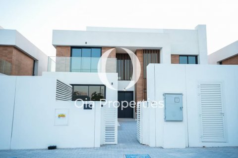 Villa on the Saadiyat Island, Abu Dhabi, UAE 5 bedrooms, 636 sq.m. № 608656 - photo 2