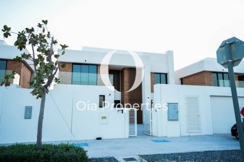Villa on the Saadiyat Island, Abu Dhabi, UAE 5 bedrooms, 636 sq.m. № 608656 - photo 1