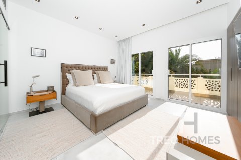 Villa in Meadows, Dubai, UAE 4 bedrooms, 368 sq.m. № 597560 - photo 23
