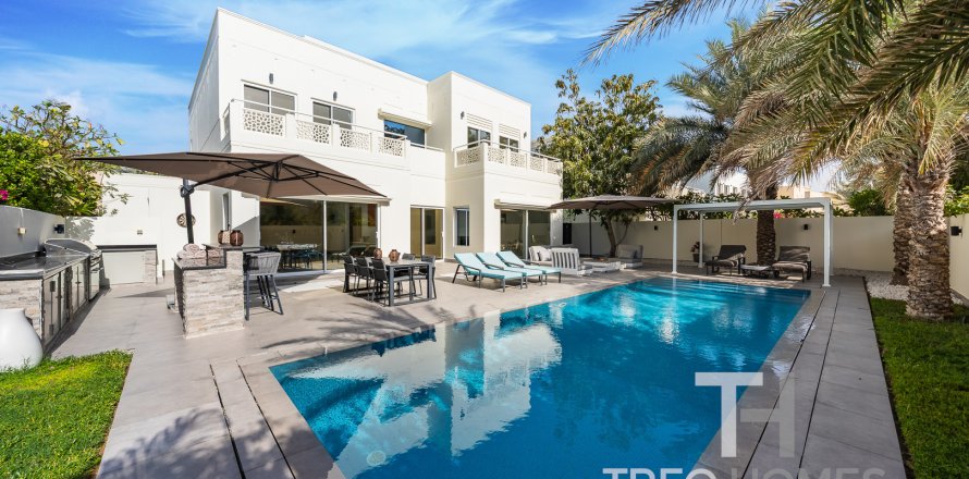 Villa in Meadows, Dubai, UAE 4 bedrooms, 368 sq.m. № 597560