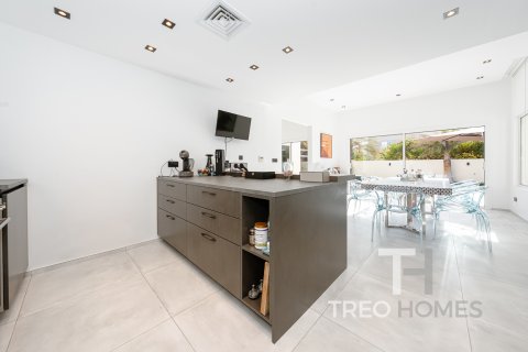 Villa in Meadows, Dubai, UAE 4 bedrooms, 368 sq.m. № 597560 - photo 12
