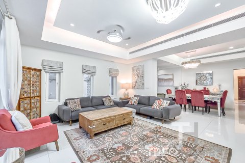 Arabian Ranches、Dubai、UAE にあるヴィラ販売中 5ベッドルーム、409 m2、No597562 - 写真 8