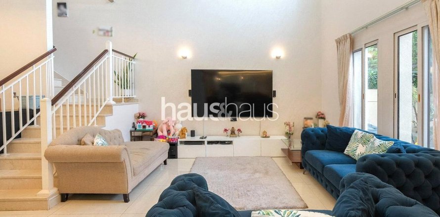 Villa asukohaga The Lakes, Dubai, AÜE: 3 magamistoaga, 268 m² Nr 626110