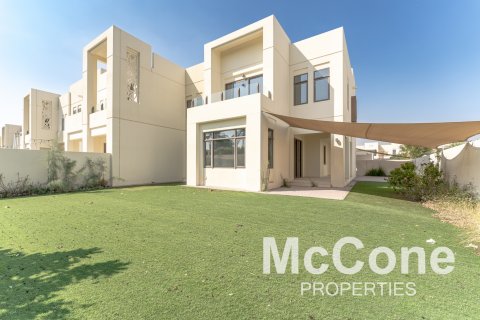Villa in Reem, Dubai, UAE 4 bedrooms, 332.22 sq.m. № 586965 - photo 1