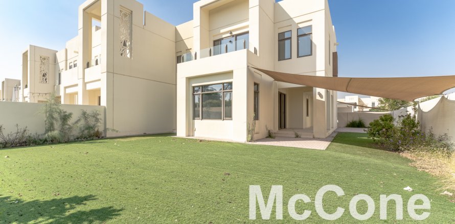 Villa in Reem, Dubai, UAE 4 bedrooms, 332.22 sq.m. № 586965