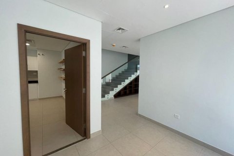 Commercial property in Al Salam Street, Abu Dhabi, UAE 5 bedrooms, 289 sq.m. № 594864 - photo 6