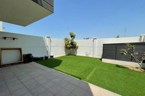 Commercial property in Al Salam Street, Abu Dhabi, UAE 5 bedrooms, 289 sq.m. № 594864 - photo 3