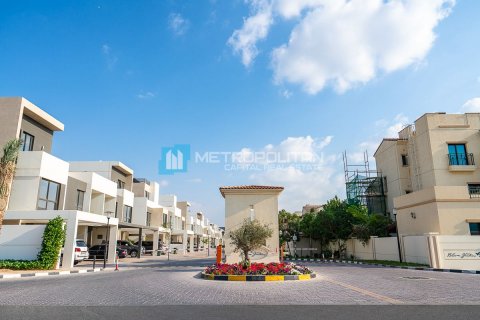 Commercial property in Al Salam Street, Abu Dhabi, UAE 5 bedrooms, 289 sq.m. № 594864 - photo 19