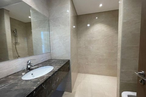 Commercial property in Al Salam Street, Abu Dhabi, UAE 5 bedrooms, 289 sq.m. № 594864 - photo 14