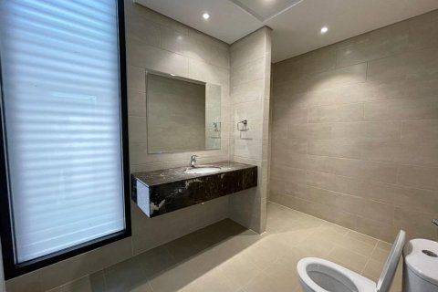 Commercial property in Al Salam Street, Abu Dhabi, UAE 5 bedrooms, 289 sq.m. № 594864 - photo 13