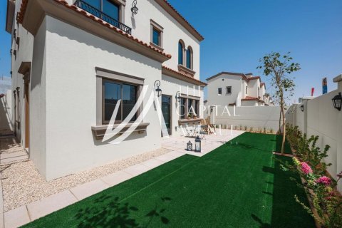 Townhouse in Khalifa City, Abu Dhabi, UAE 3 bedrooms, 172 sq.m. № 605090 - photo 1