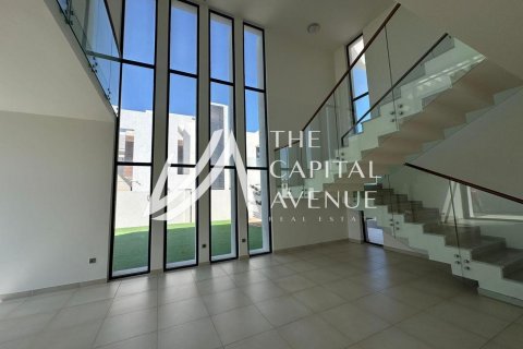 Villa on the Yas Island, Abu Dhabi, UAE 4 bedrooms, 610 sq.m. № 605041 - photo 1