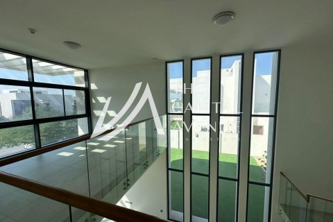 Villa on the Yas Island, Abu Dhabi, UAE 4 bedrooms, 610 sq.m. № 605041 - photo 2