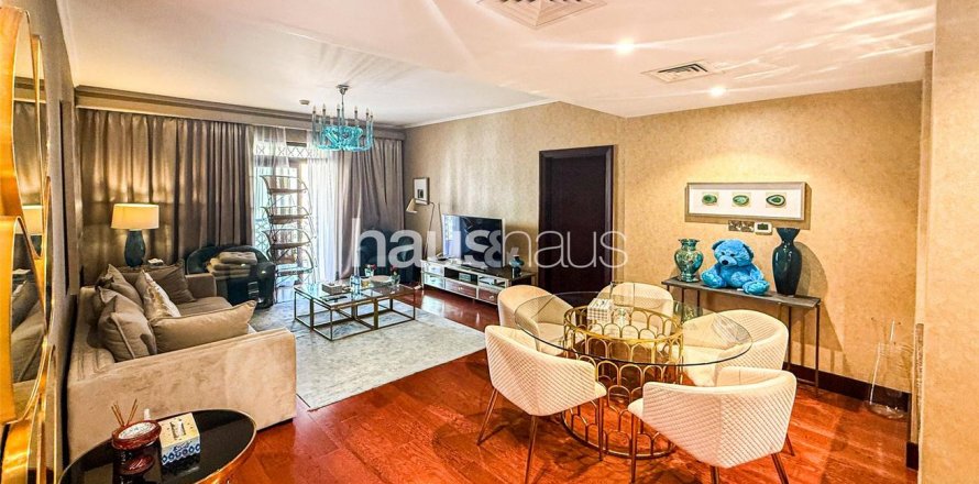 Apartment in Old Town, Dubai, UAE 3 bedrooms, 174 sq.m. № 626197