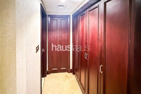 Apartment in Old Town, Dubai, UAE 3 bedrooms, 174 sq.m. № 626197 - photo 12