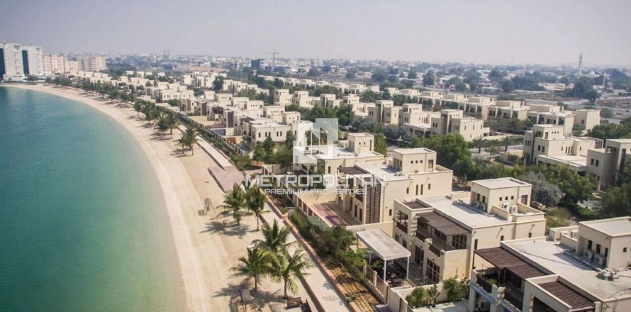 Řadový dům v Mina Al Arab, Ras Al Khaimah, SAE 2 ložnice, 170 m² Č.: 592251