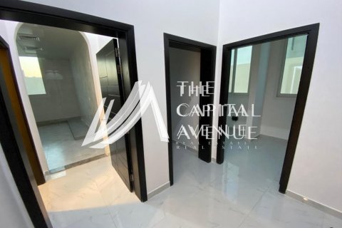 Vilë në Khalifa City, Abu Dhabi, Emiratet e Bashkuara Arabe 4 dhoma gjumi, 297 m2. № 605001 - Foto 7