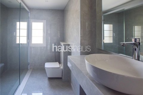 Townhouse in Jumeirah Village Triangle, Dubai, UAE 2 bedrooms, 152 sq.m. № 625856 - photo 5