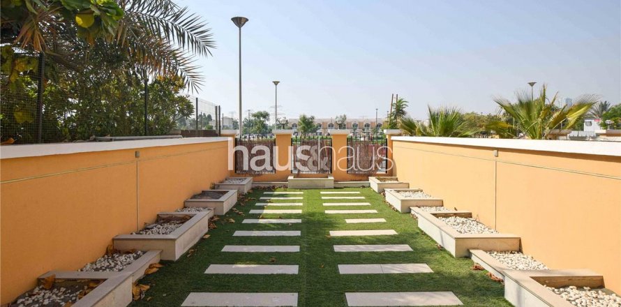 Townhouse in Jumeirah Village Triangle, Dubai, UAE 2 bedrooms, 152 sq.m. № 625856