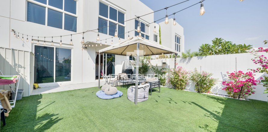 טאונהאוס ב Mudon, Dubai, איחוד האמירויות 3 חדרי שינה, 180 מ"ר מספר 592054