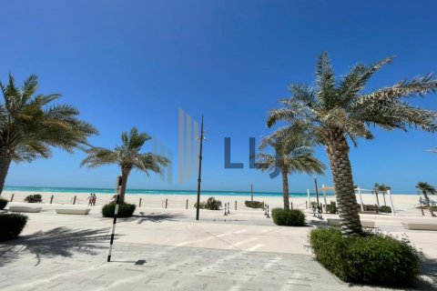 Townhouse de vânzare în Saadiyat Island, Abu Dhabi, EAU 2 dormitoare, 235 mp.  №605494 - poză 1